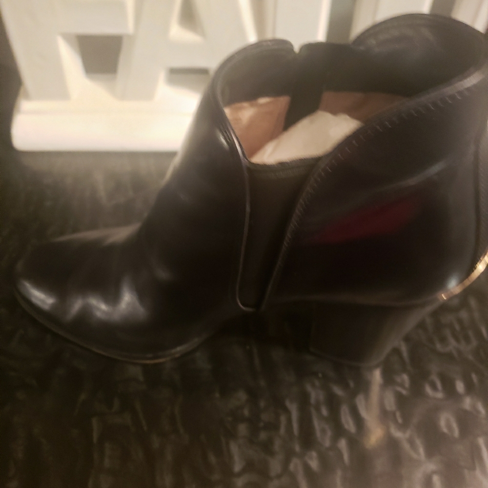 Black boot